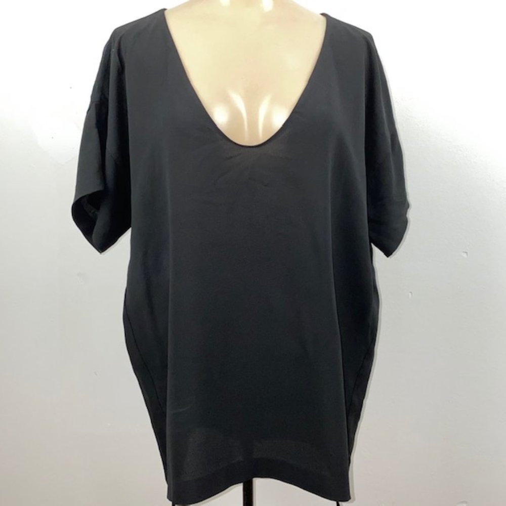 T. Babaton Silk Crepe Shirt Key Hole Back, Size M